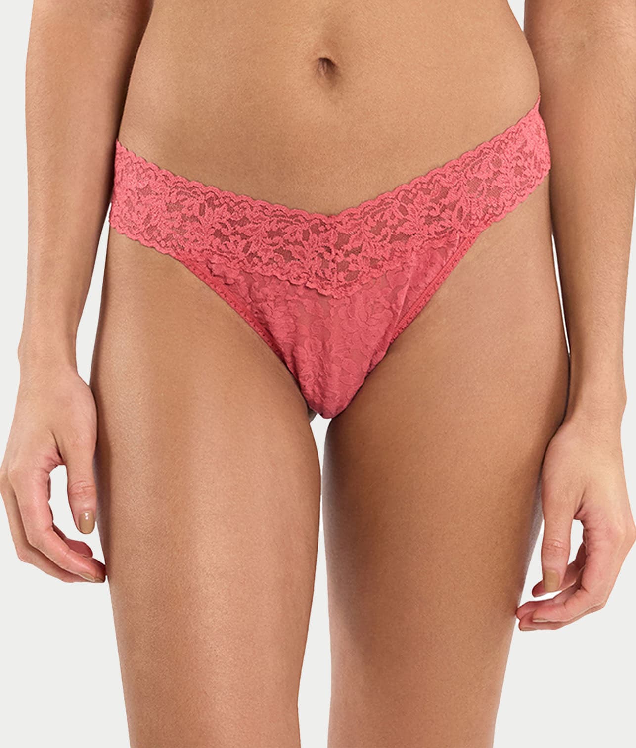 Signature Lace Original Rise Thong Hanky Panky in Marshmallow Signature Lace Original Rise Thong Hanky Panky in Marshmallow